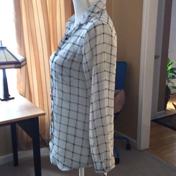 Old Navy button down blouse - Picture 2 of 5